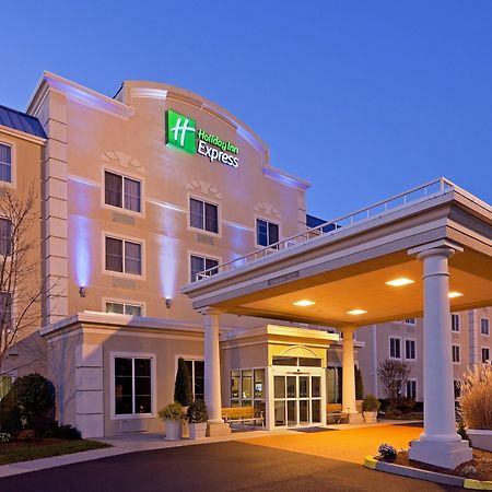Holiday Inn Express Boston-Milford By Ihg Bagian luar foto