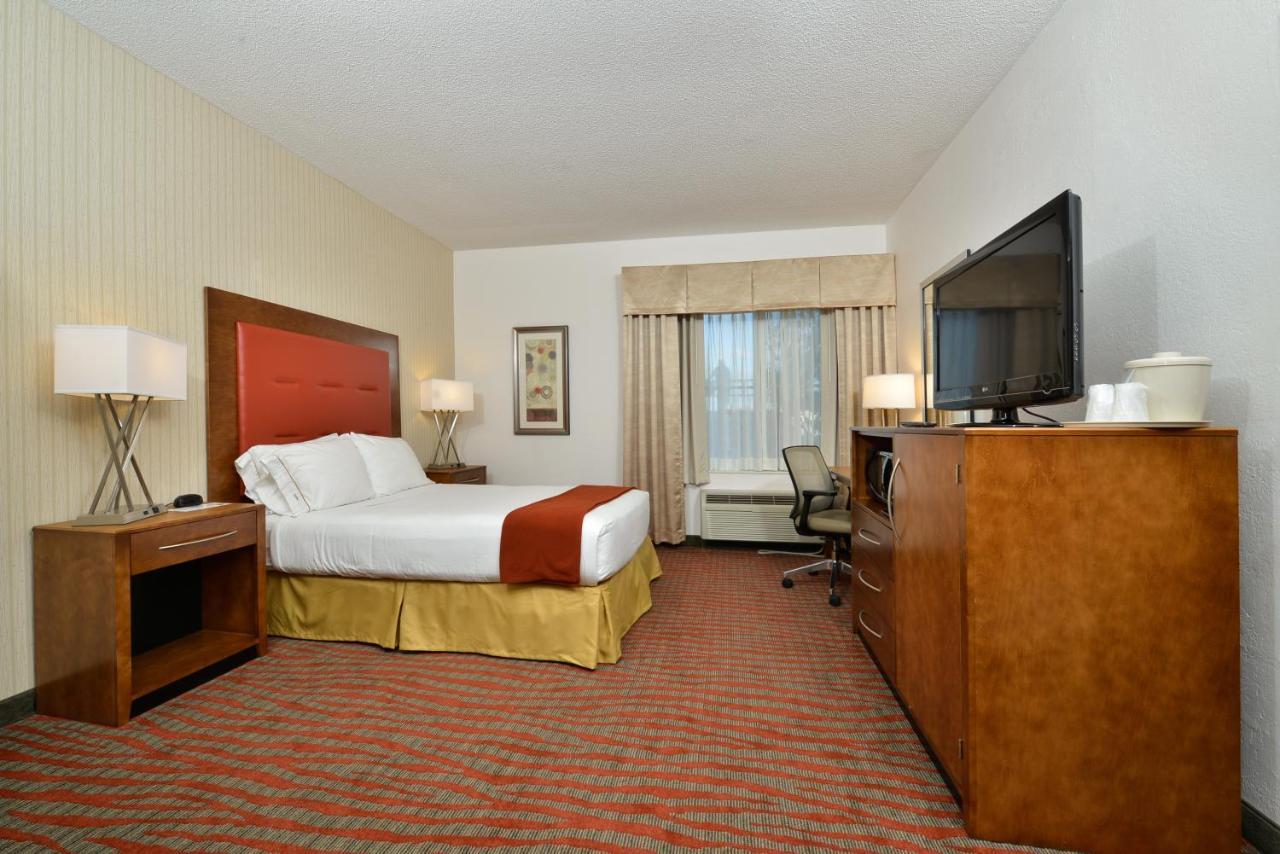 Holiday Inn Express Boston-Milford By Ihg Bagian luar foto