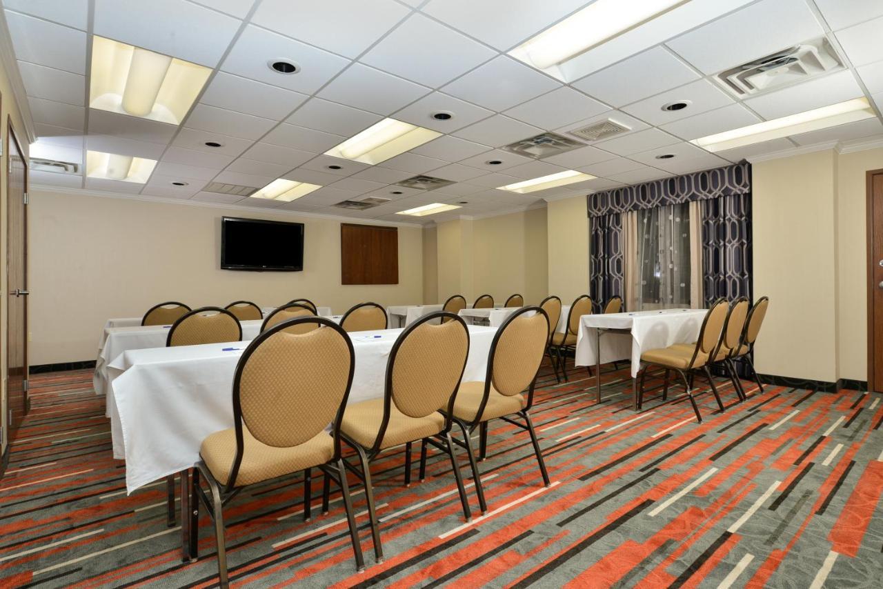 Holiday Inn Express Boston-Milford By Ihg Bagian luar foto
