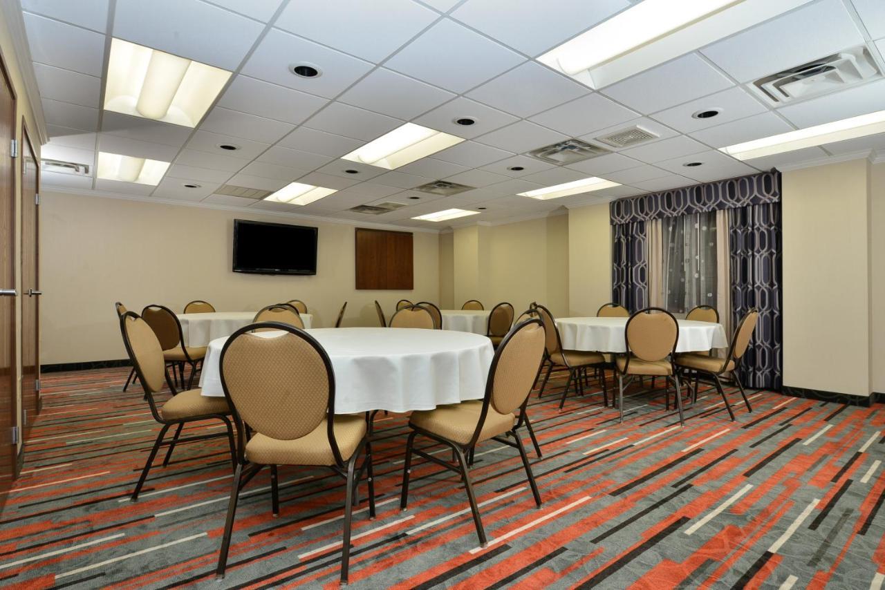 Holiday Inn Express Boston-Milford By Ihg Bagian luar foto
