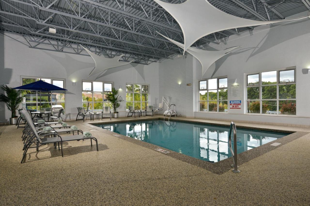 Holiday Inn Express Boston-Milford By Ihg Bagian luar foto