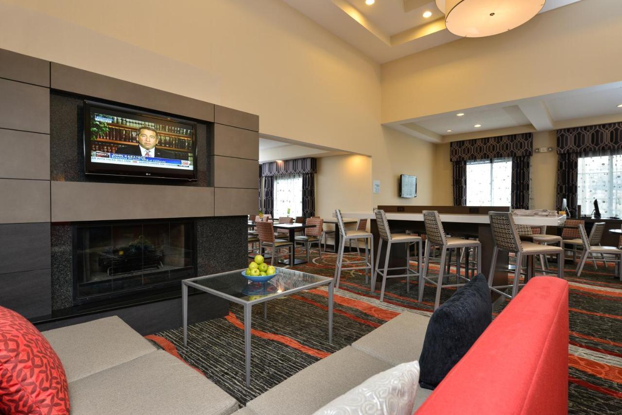 Holiday Inn Express Boston-Milford By Ihg Bagian luar foto