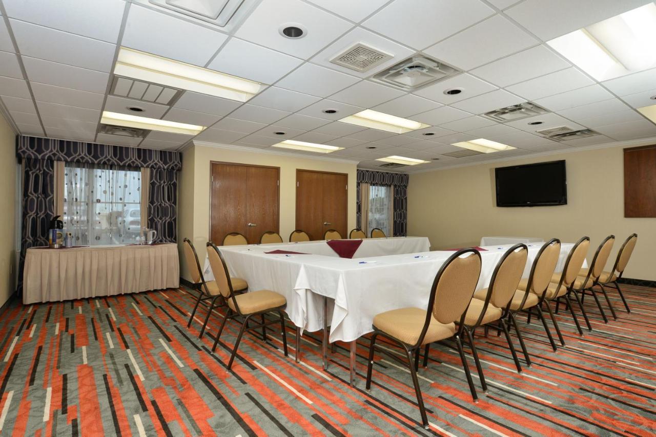 Holiday Inn Express Boston-Milford By Ihg Bagian luar foto