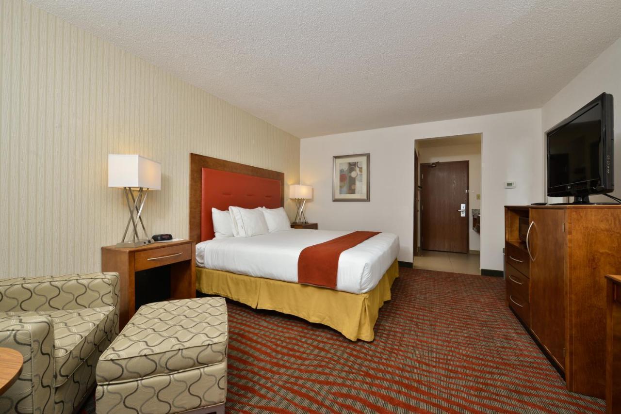 Holiday Inn Express Boston-Milford By Ihg Bagian luar foto