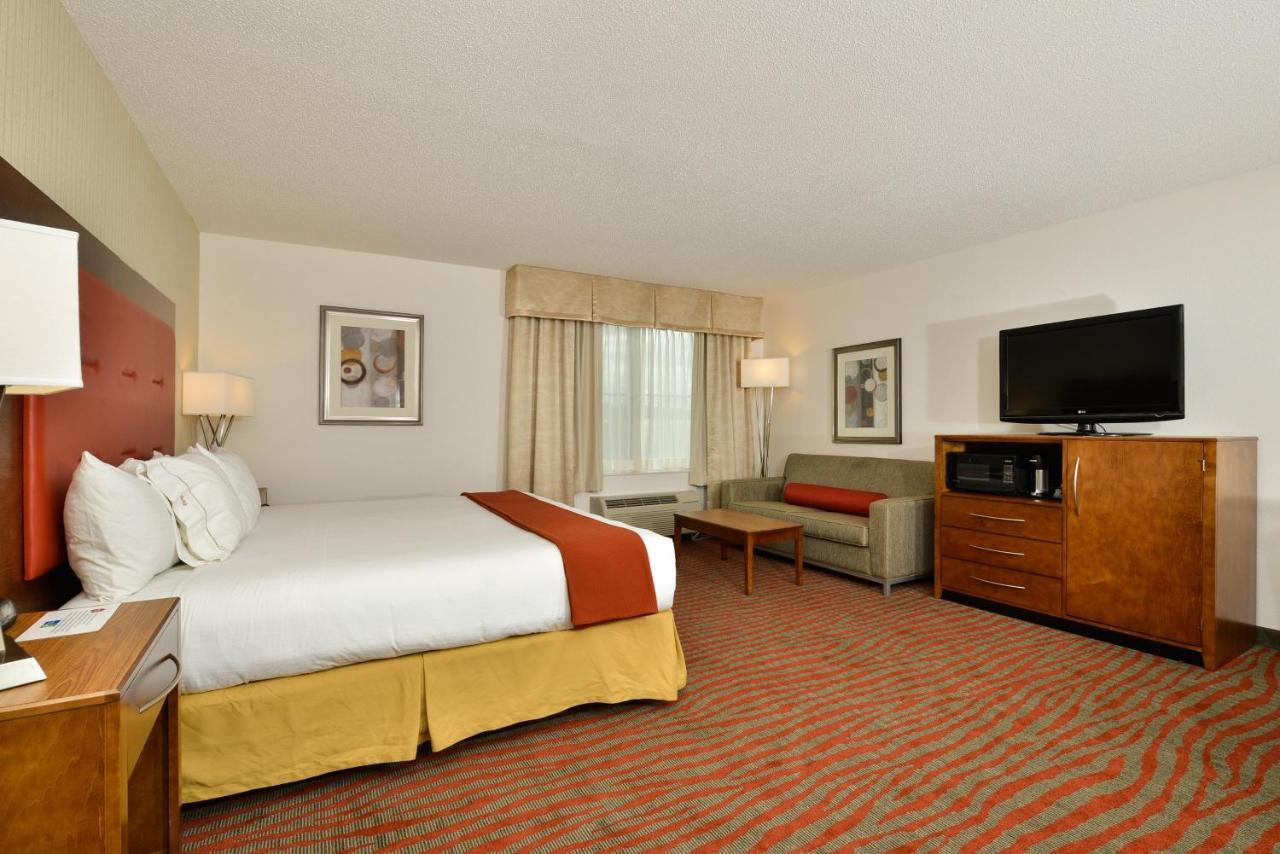 Holiday Inn Express Boston-Milford By Ihg Bagian luar foto