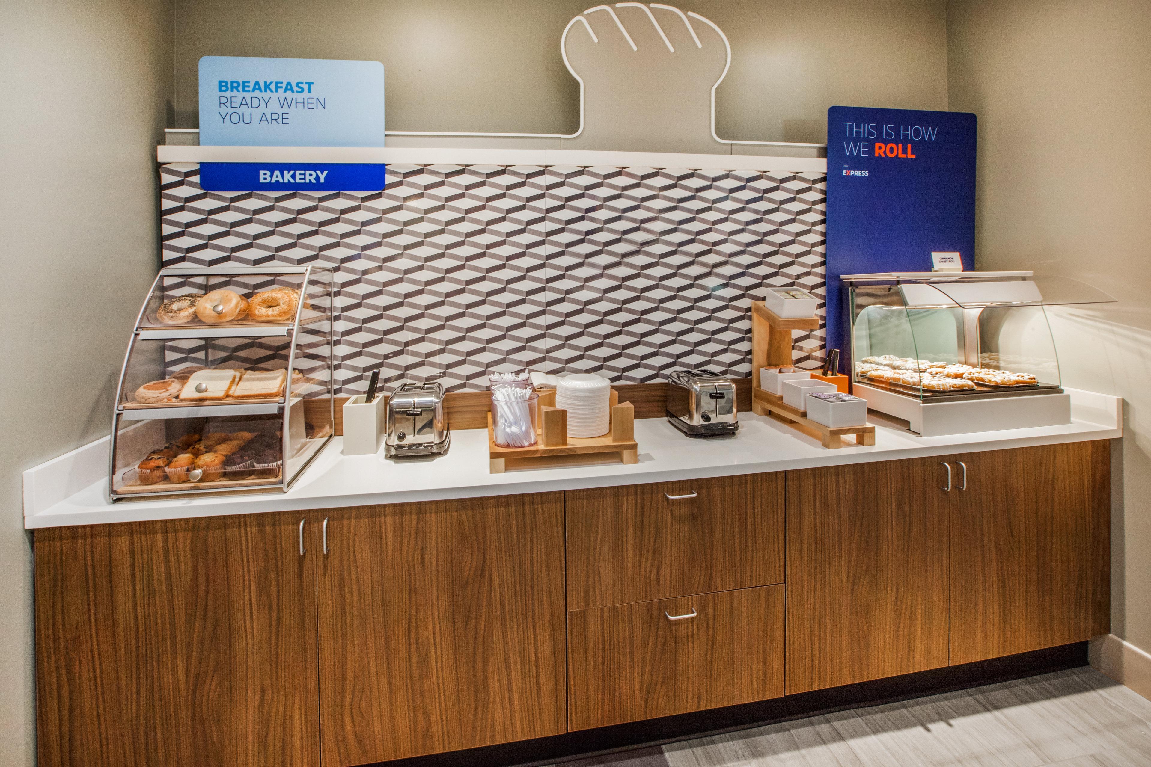 Holiday Inn Express Boston-Milford By Ihg Bagian luar foto