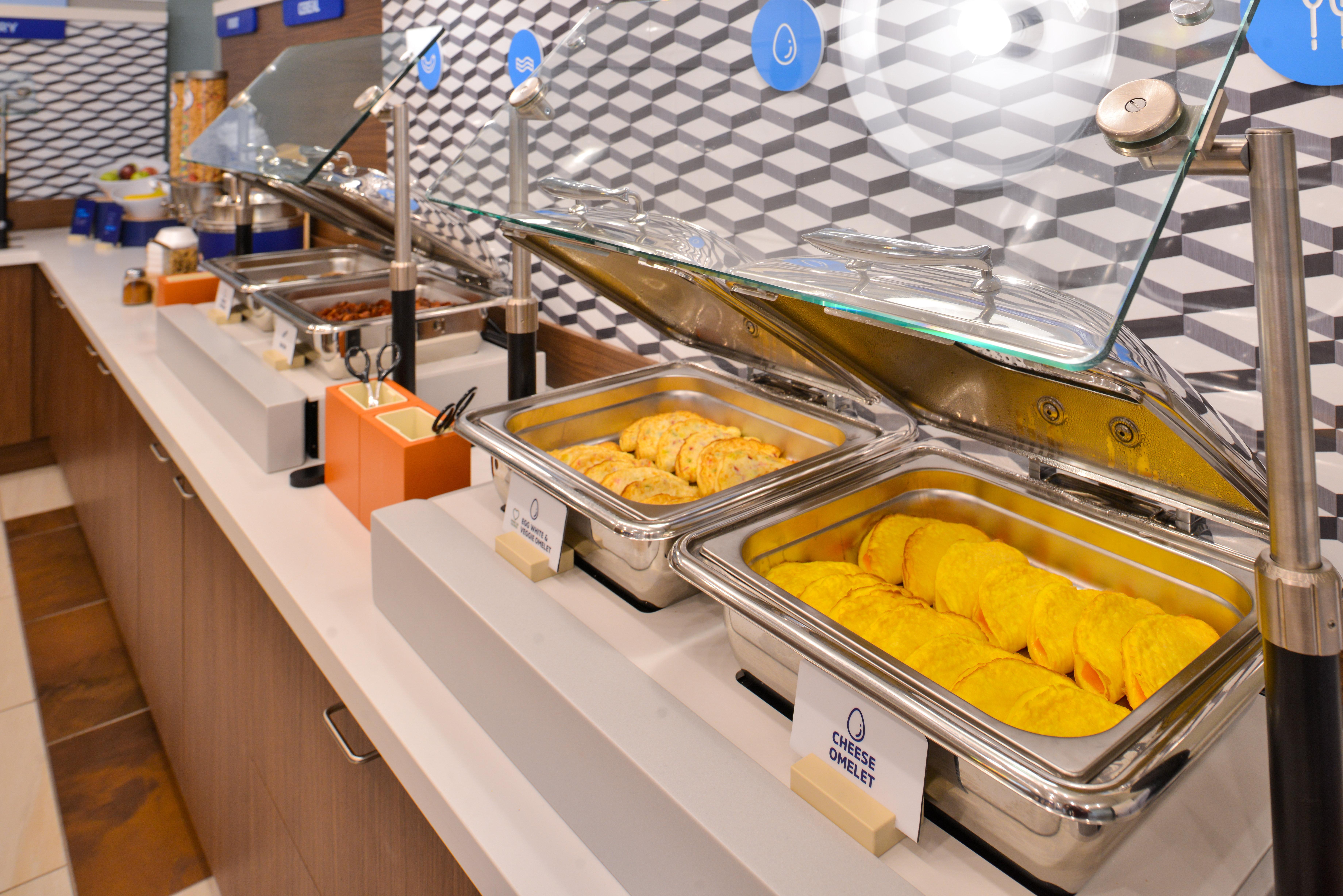 Holiday Inn Express Boston-Milford By Ihg Bagian luar foto