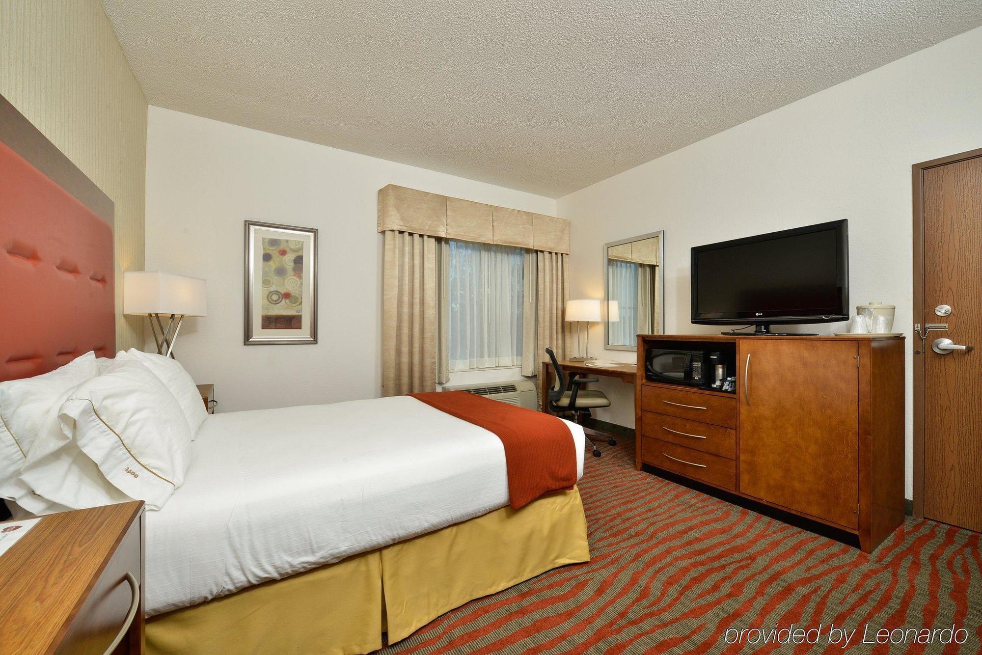 Holiday Inn Express Boston-Milford By Ihg Bagian luar foto